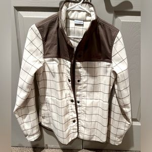 Women’s Columbia Flannel shacket. Size Small. Cream/brown.